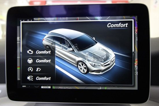 ハザードスイッチ横の「ダイナミックドライブ」ボタンを押せば、よりスポーティな走りも可能