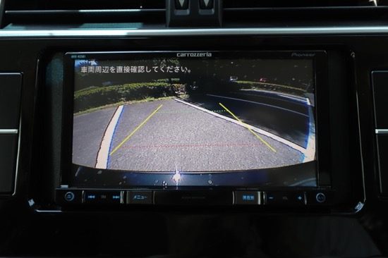 もちろんバックモニターも備わるから、駐車時も安心