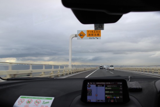 アクアラインに乗ったころには日が傾き始めていた。出発からここまで約200km