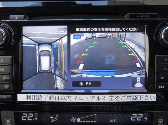 ハンドル操作にあわせて予測線が変わるので、車体を動かさずに見当をつけられる