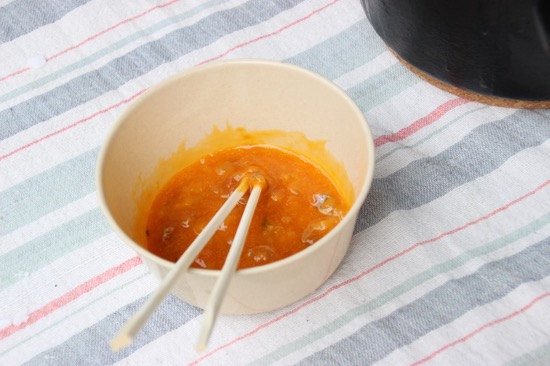 アジはタタキにした後、味噌＋醤油＋卵黄で和えてなめろうに