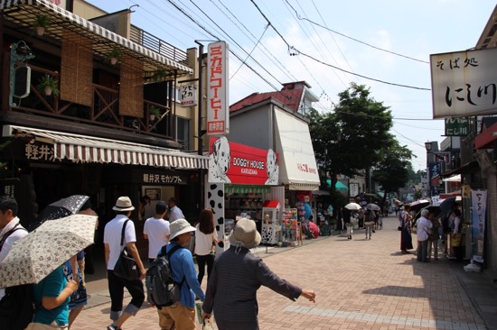軽井沢のお土産ならなんでも揃う旧軽井沢銀座通り