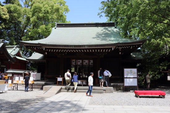神社の建立は今から1500年も昔にさかのぼり、境内内には13もの社があります
