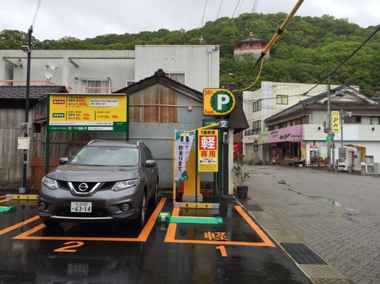 楼門すぐ近くの
