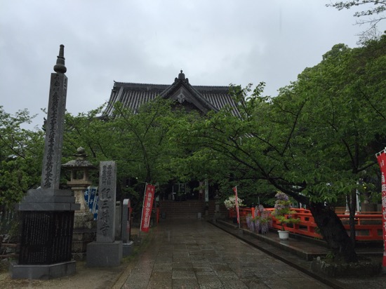 県指定重要文化財の本堂は宝暦9年（1759年）建立