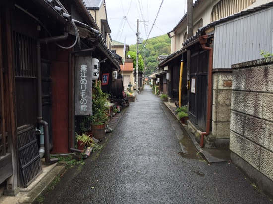 のこぎり型の街並みの由来はもともと海岸であった地形に由来しているのだとか