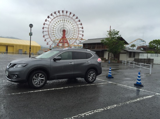 観覧車には完全スケルトンのシースルーゴンドラも！