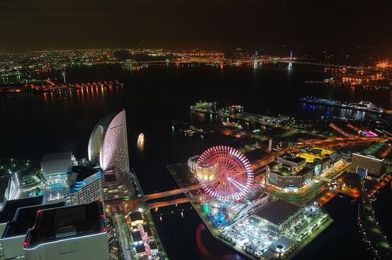 空気が澄んだ冬はスカイツリーやレインボーブリッジなど東京の夜景まで見渡せる