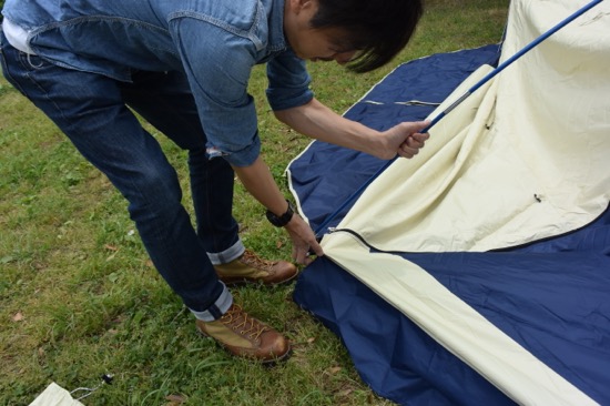 メインポールを本体のフックと固定する