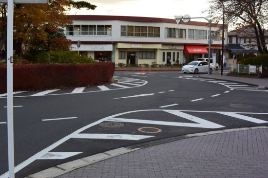 ラウンドアバウトに左折で進入