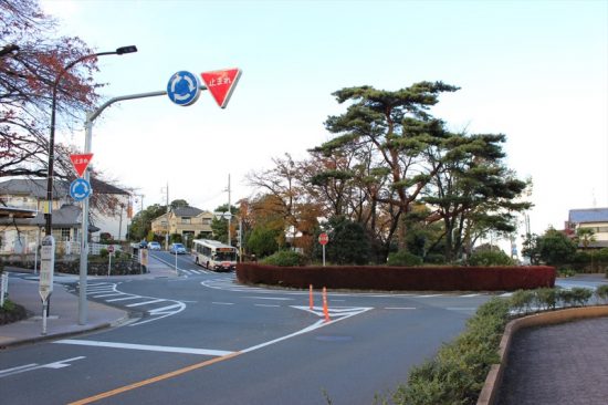 多摩市桜ケ丘にあるラウンドアバウト