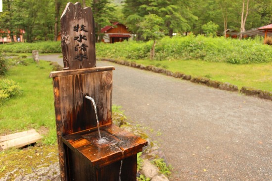 名物の白根山水系の名水。ペットボトルを持参するのもおすすめ