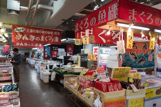 市場跡に建てられた産直施設「うらり」