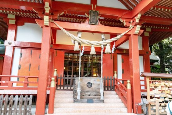 縁結び、子宝祈願などのご利益のある神社としても人気