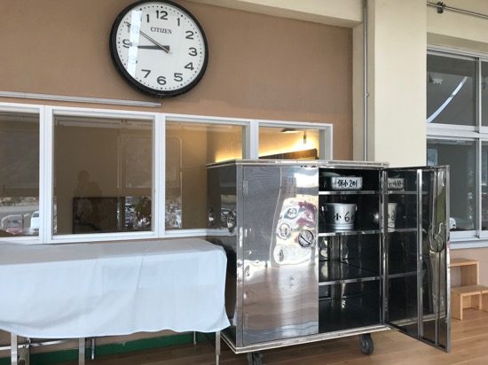 給食のワゴン。懐かしい!
