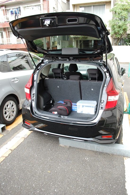 リアゲート開口部底辺も低いので、楽に荷物の出し入れができます