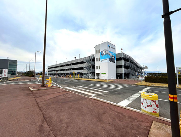 立体駐車場（ステーションは３F）